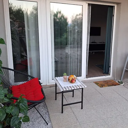 Apartment Amazing With A Terrace Makarska