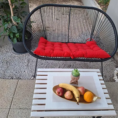 Apartment Amazing With A Terrace Makarska